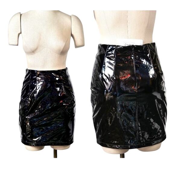 NWT Elia-Cher Wet Look Mini Skirt BLACK Size 8-10 - Picture 2 of 6